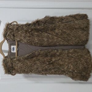Old Navy Womans Faux Fur Vest. Size large 10-12